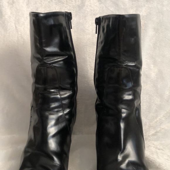 Burberry High Shine Black Leather Zip Up Booties, Size 41 - Picture 9 of 16